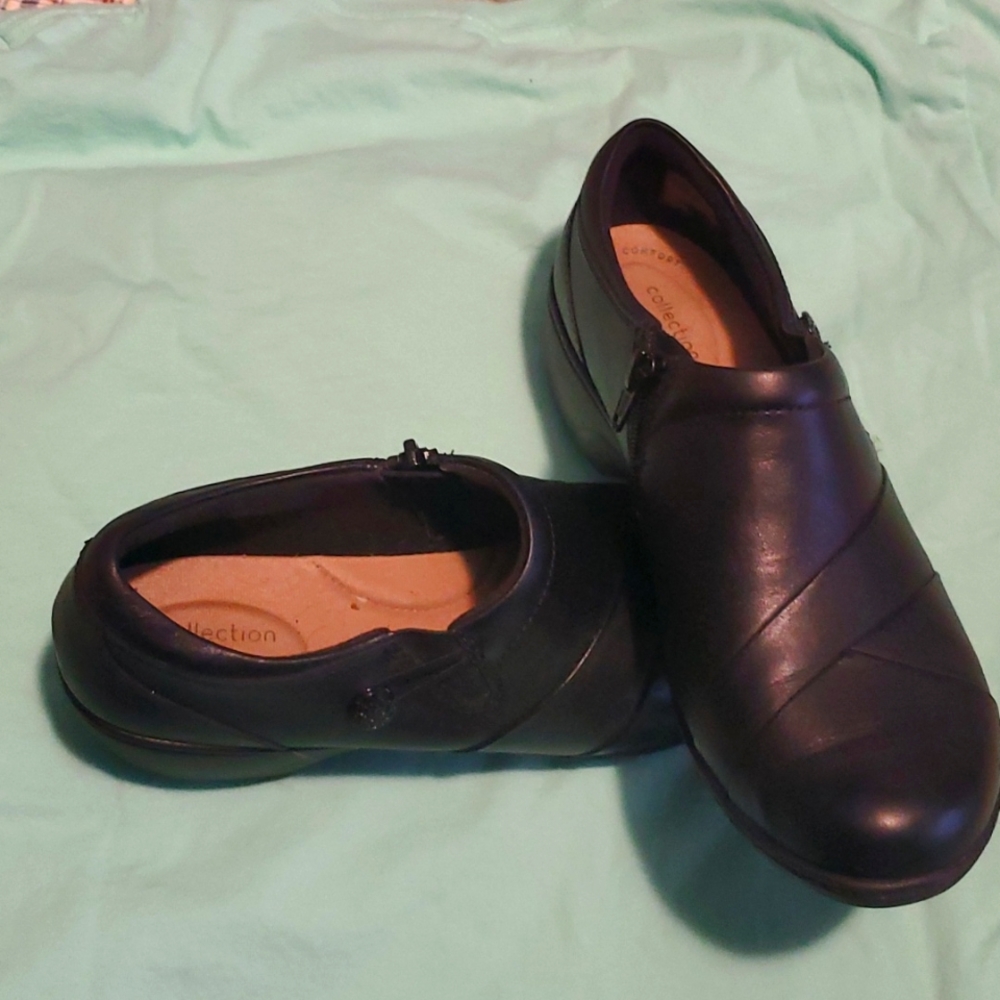 Black clarks , like new!!